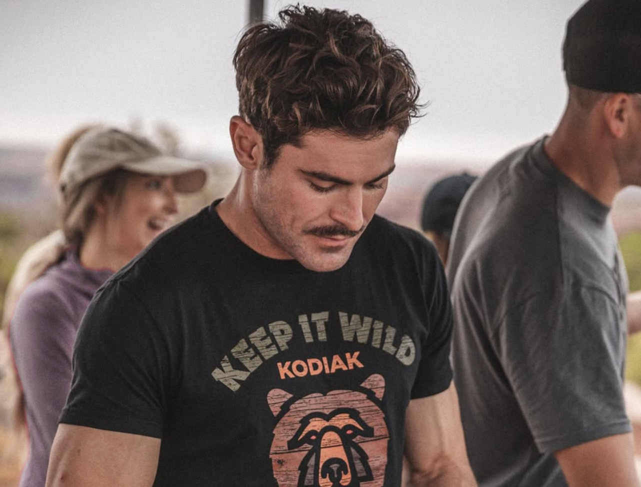 Déze bizarre foto van Zac Efron gaat momenteel helemaal viral