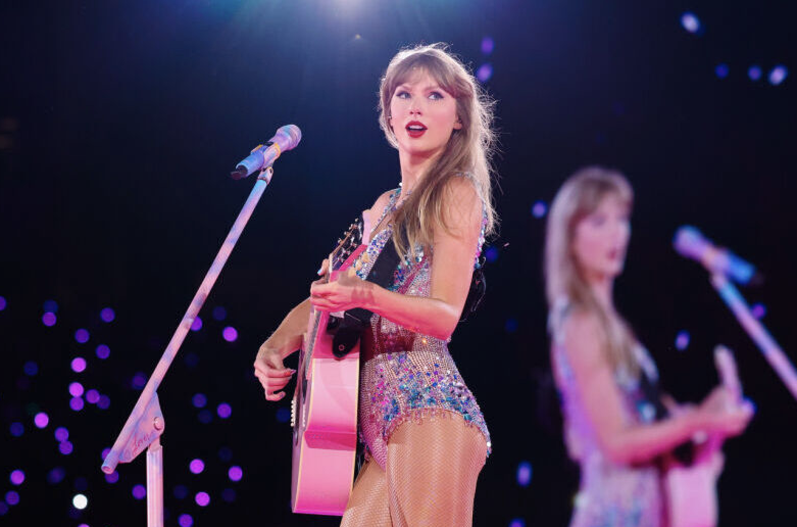 Taylor Swift kondigt zesdelige docuserie aan over The Eras Tour op Disney+